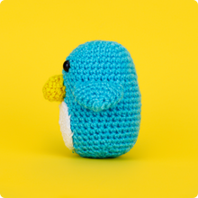 Load image into Gallery viewer, Penguin DIY Learn-to-Crochet Kit